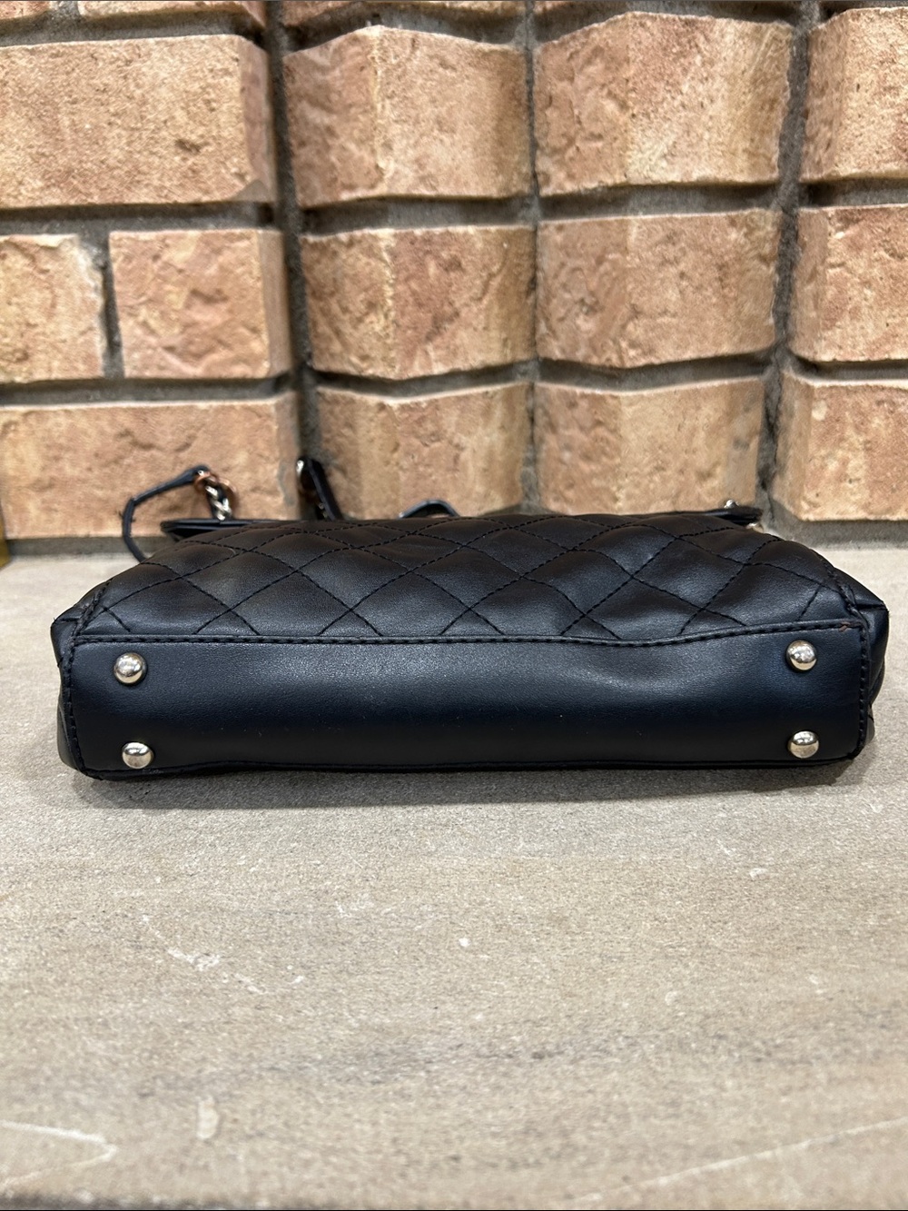 GUESS Illy Convertible Crossbody Flap - Picture 4 of 7